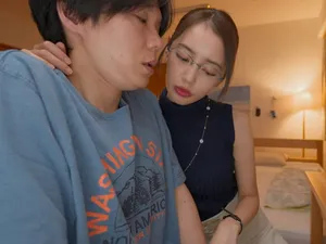 Cảnh 3P nổi tiếng của con đĩ hư hỏng! Một cô gái mảnh mai với đôi chân đẹp! Nút chặn hậu môn được đưa vào âm hộ và miệng được cắm vào. Biểu cảm thì dâm dục và cảm giác thì tuyệt...