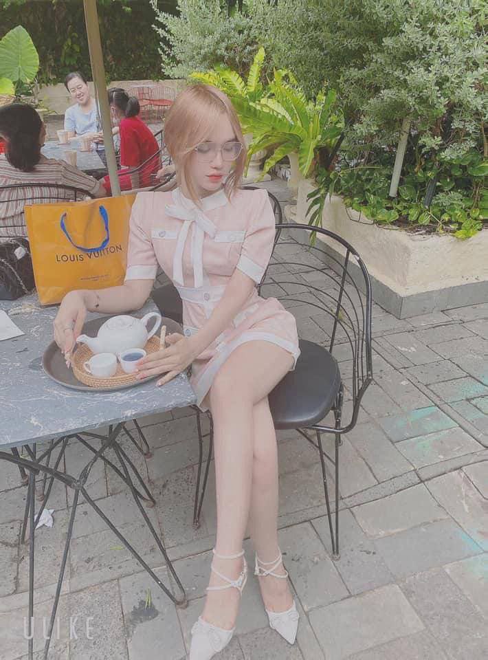 Đưa bạn đến trải nghiệm mại dâm từ góc nhìn đầu tiên. Dụ dỗ những người gần đó quan hệ tình dục