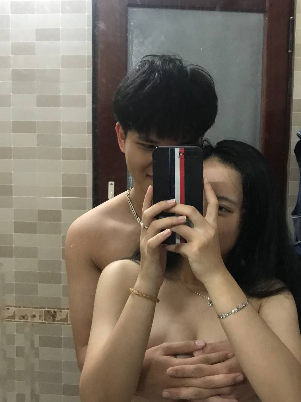 Cho em trai chịch vì bị phát hiện lén trèo cửa sổ đi chơi